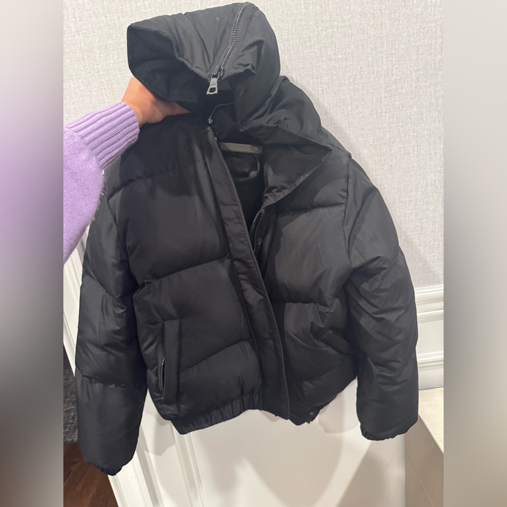 Alice and Olivia puffer coat with hood
Size small. NWOT